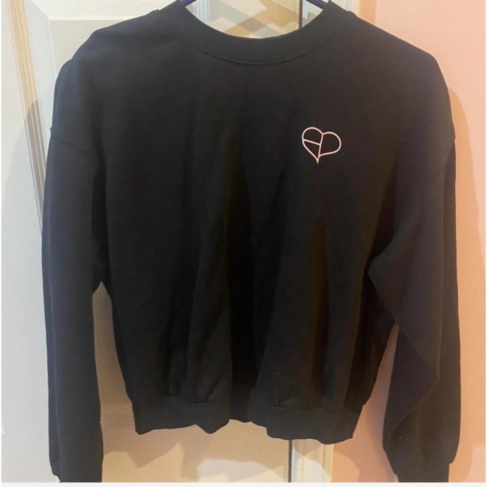 Exclusive Blackpink X H&M 2023 collection black crewneck
Only worn once
